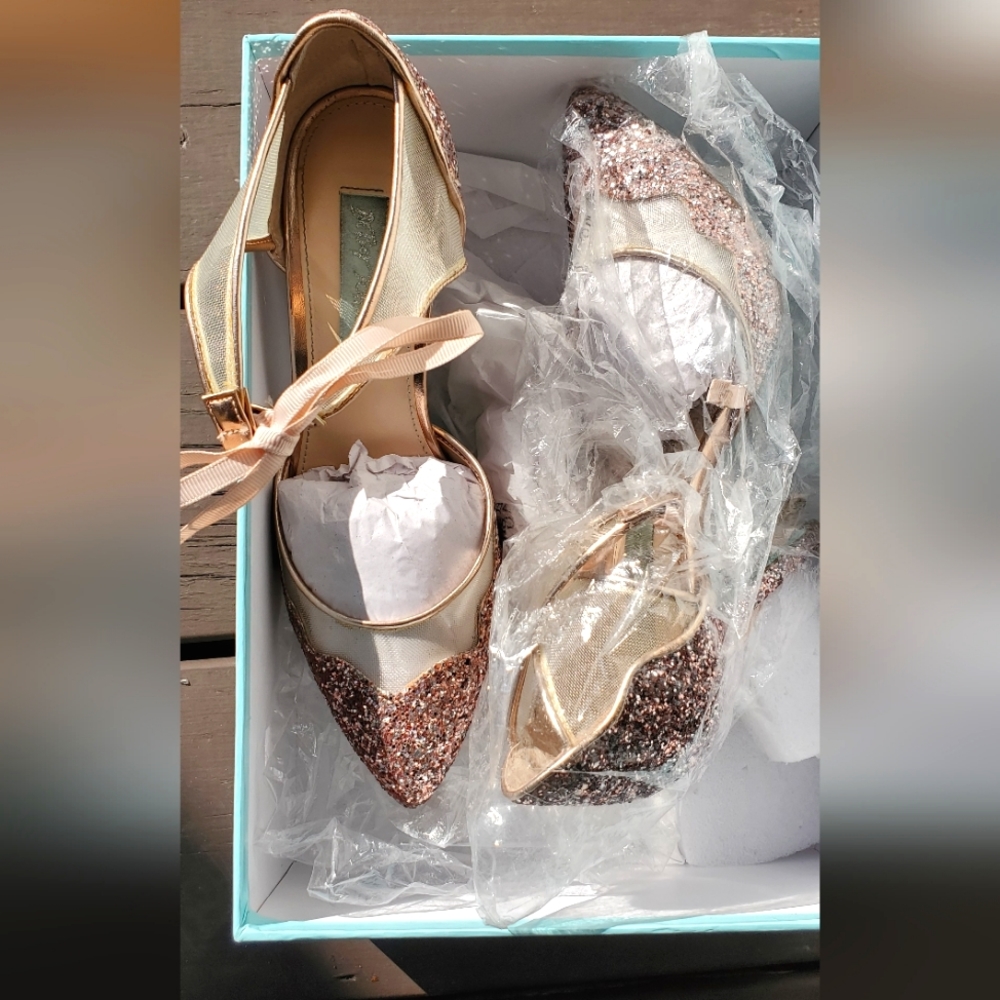 Betsy Johnson rose gold sparkly pumps